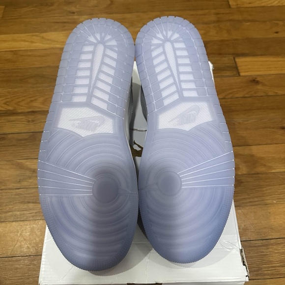 *New* Jordan 1 Low Women Grey White (DC0774-105) Size 11W
*Damaged Original Box* - Picture 9 of 11